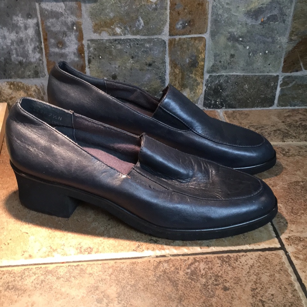 Etienne Aigner low heel . Navy with black soles
